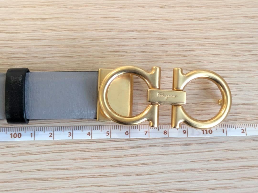 Salvatore Ferragamo フェラガモグレー ベルト　【未使用品】