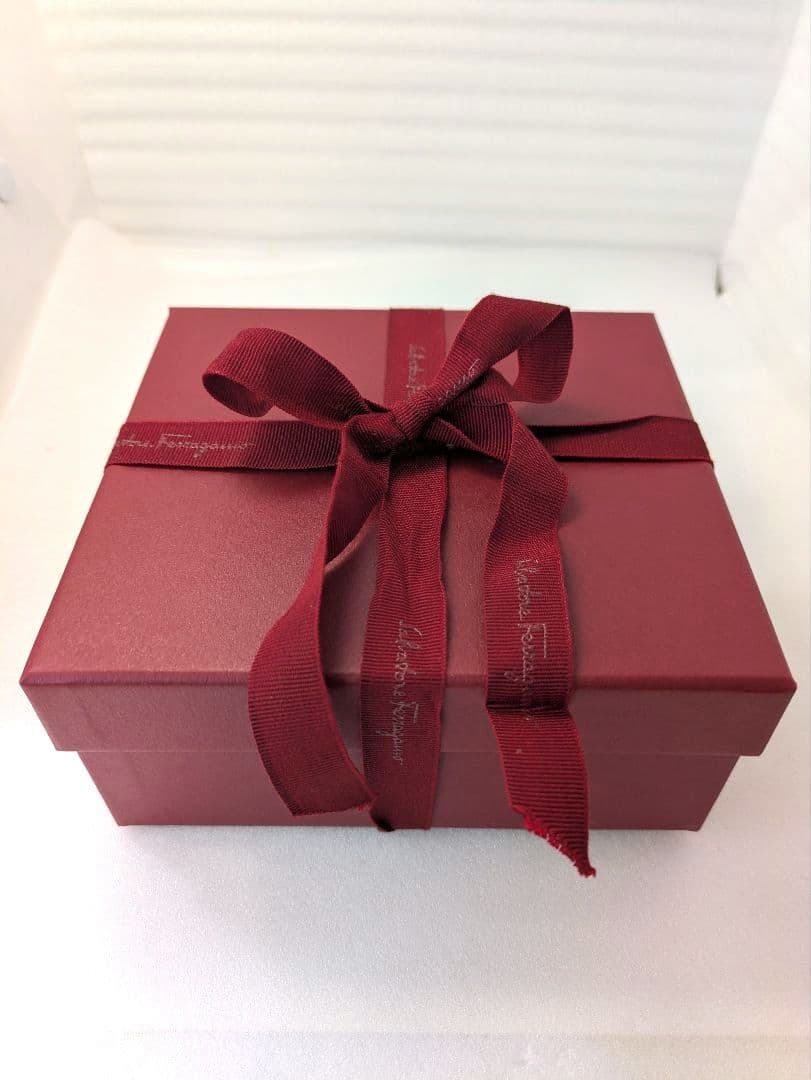 Salvatore Ferragamo フェラガモグレー ベルト　【未使用品】