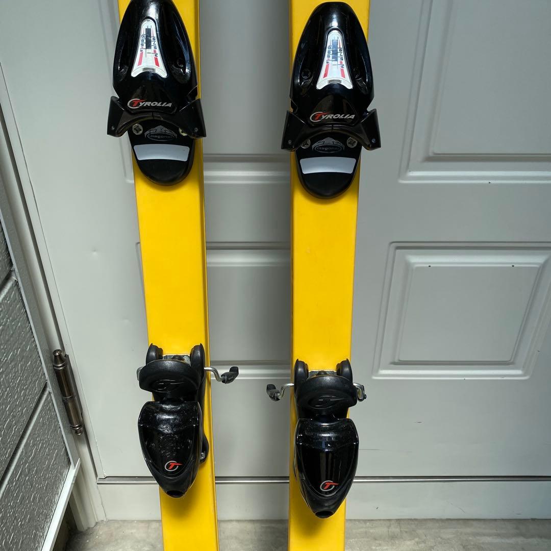 Nordica スキー板 イエロー バインディング、ストック付き