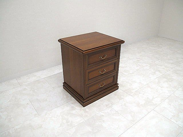 展示品 イタリア キャメルグループ ウォールナット材ベッドサイド