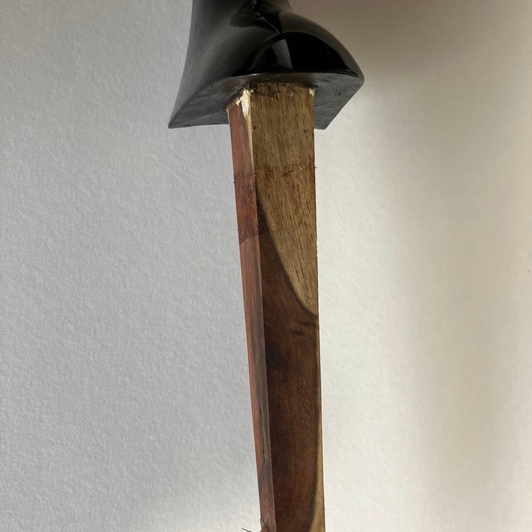 三味線 本体 蛇皮 黒と赤 ケース付き 弦の所、糸がはずれています。