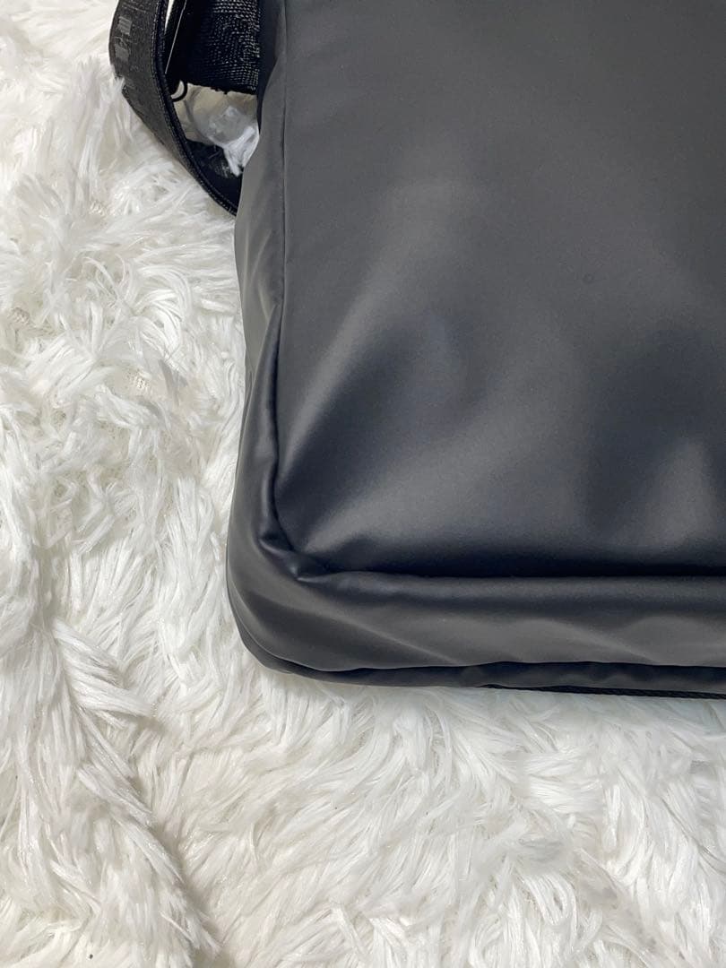 未使用品　HUGO BOSS ヒューゴボス ショルダーバッグ メンズ ブラック