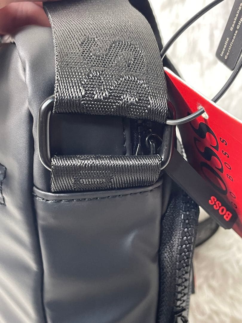 未使用品　HUGO BOSS ヒューゴボス ショルダーバッグ メンズ ブラック