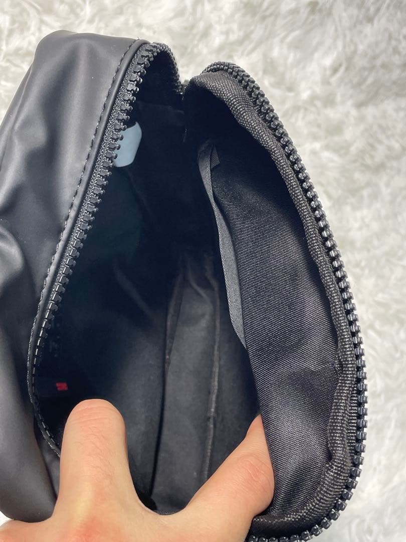 未使用品　HUGO BOSS ヒューゴボス ショルダーバッグ メンズ ブラック