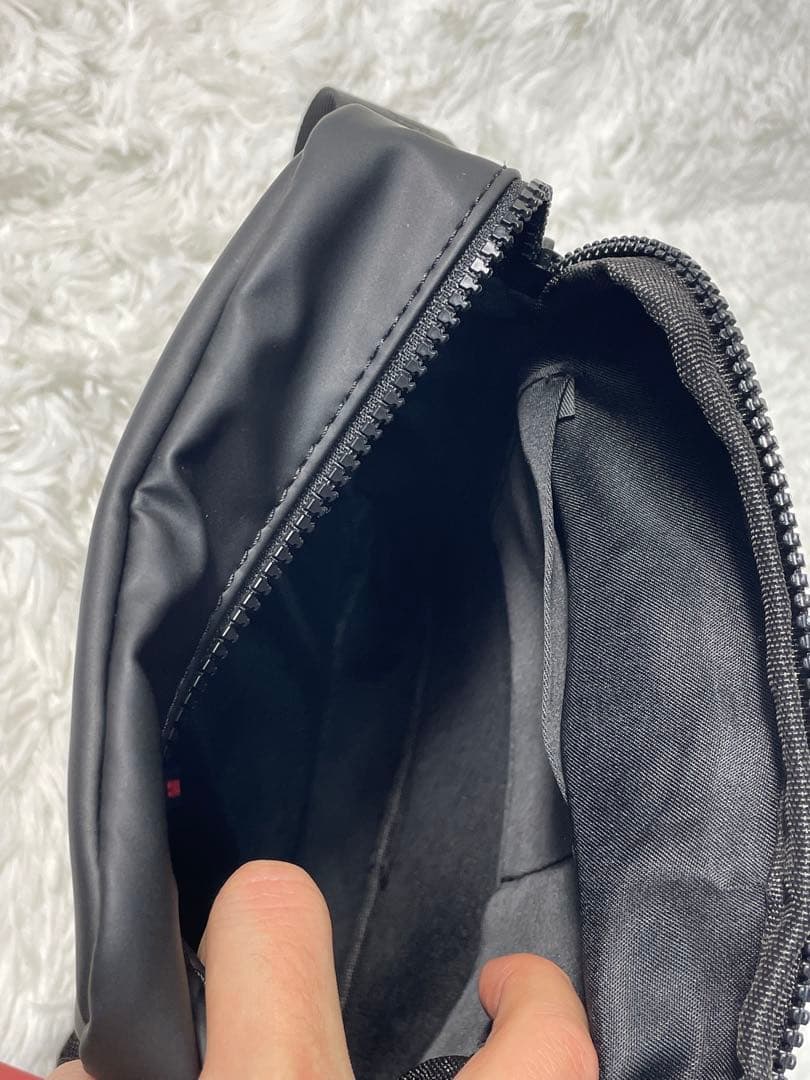 未使用品　HUGO BOSS ヒューゴボス ショルダーバッグ メンズ ブラック