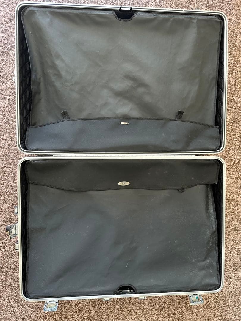 ゼロハリバートンシルバー キャリーケース 2輪 ハンドル付き