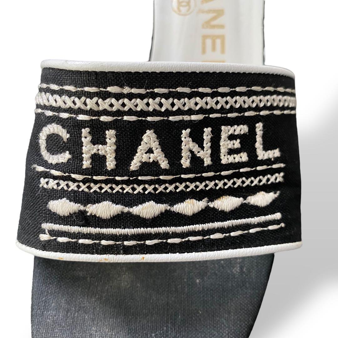 CHANEL ロゴ刺繍　ミュール　白　黒　23-23.5cm