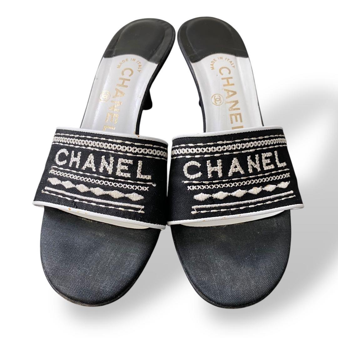 CHANEL ロゴ刺繍　ミュール　白　黒　23-23.5cm