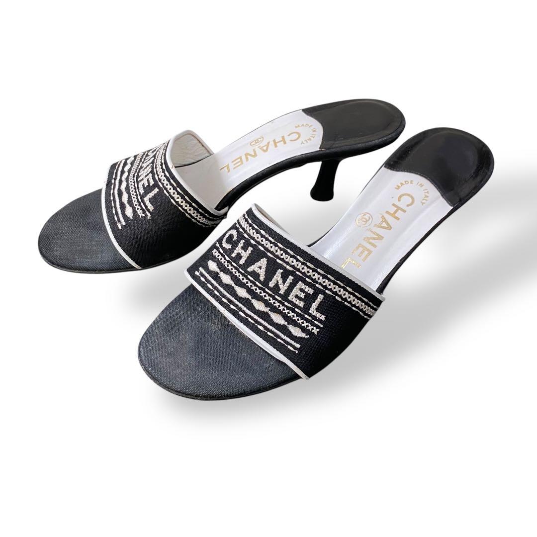 CHANEL ロゴ刺繍　ミュール　白　黒　23-23.5cm