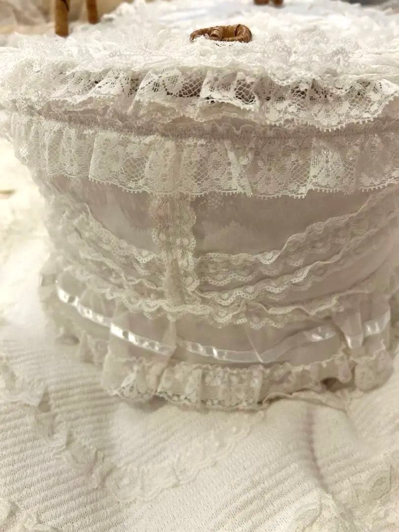 【新品未使用】さえらヒスクローネかごホワイトレースバスケット