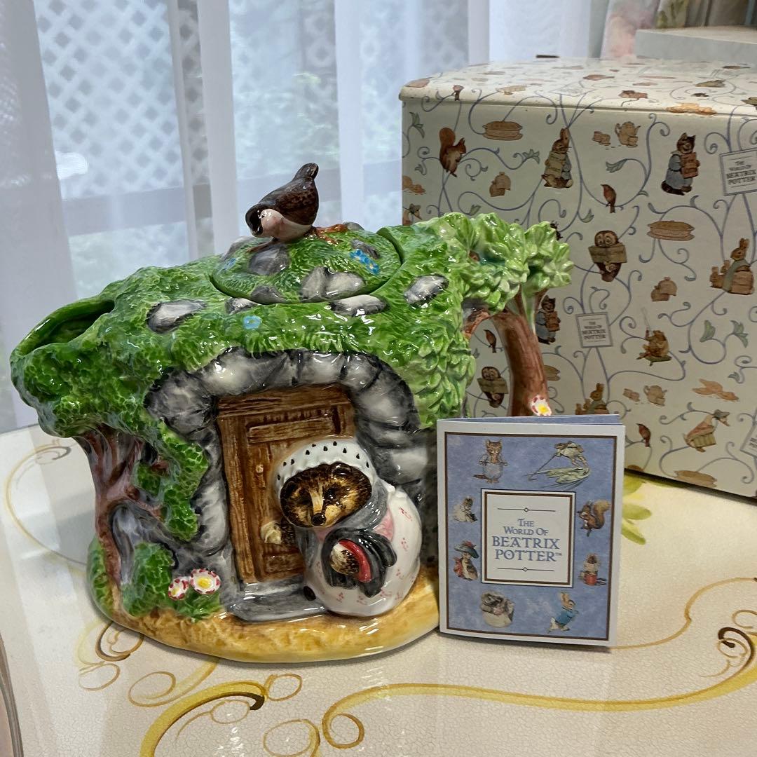 ピーターラビットの陶器製ポット(ティギーおばさん)小鳥付き