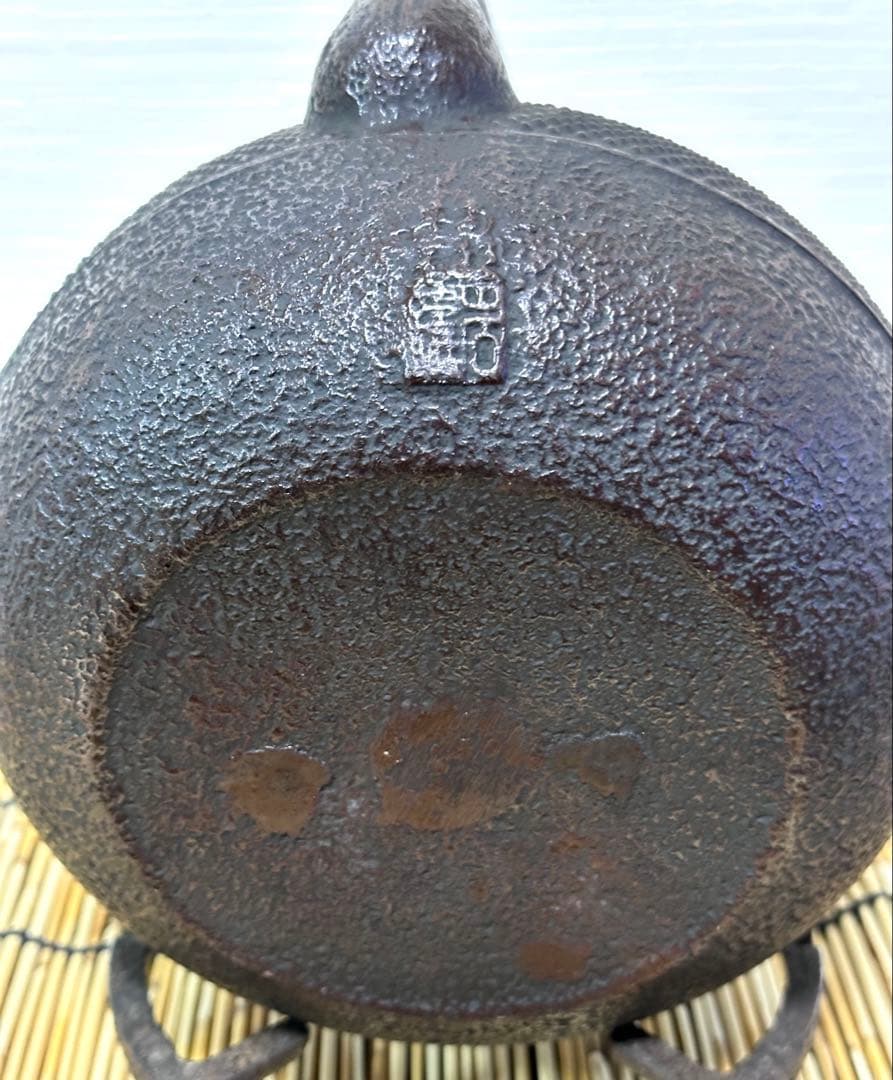 未使用品、栞付 南部岩鋳造捻鉉鳴摘15型アラレ 南部鉄瓶 南部鉄器