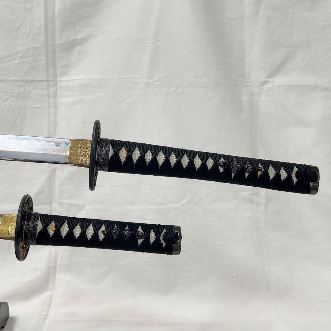 【模造刀】二本差し 太刀 脇差 鶴 鍔 黒鞘 日本刀