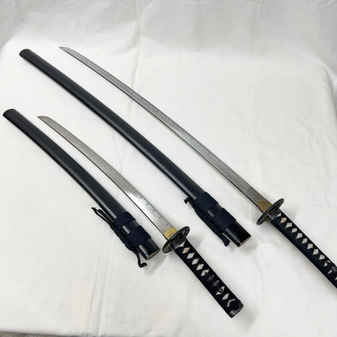 【模造刀】二本差し 太刀 脇差 鶴 鍔 黒鞘 日本刀