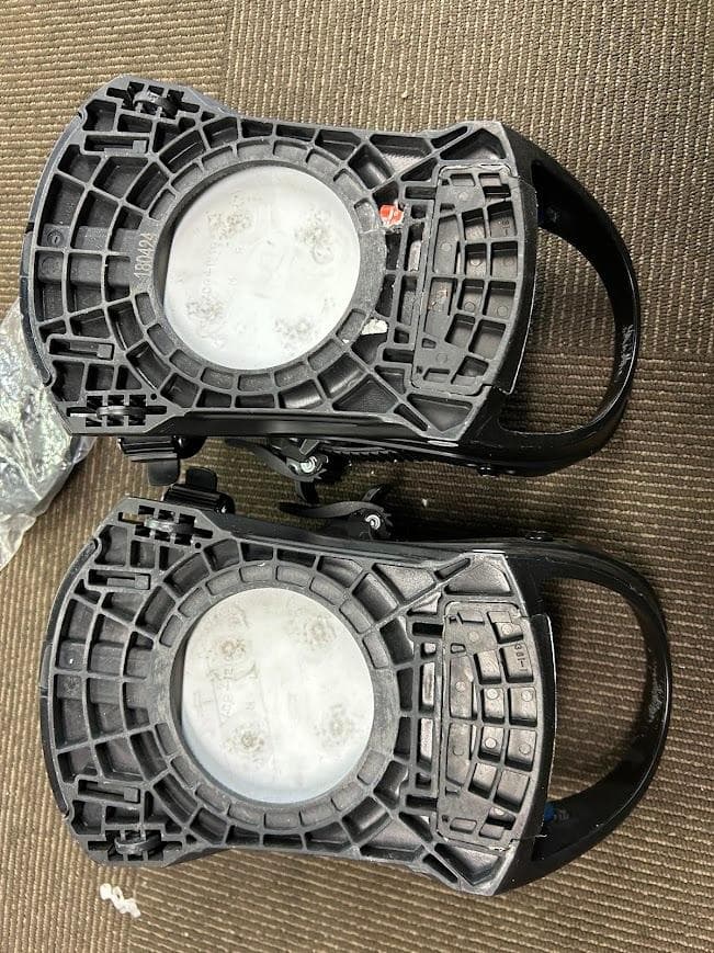 スノーボードバインディング8個セット　激安