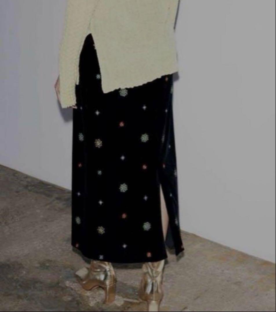 新品 アメリ GLITTER EMBROIDERY VELOUR SKIRT