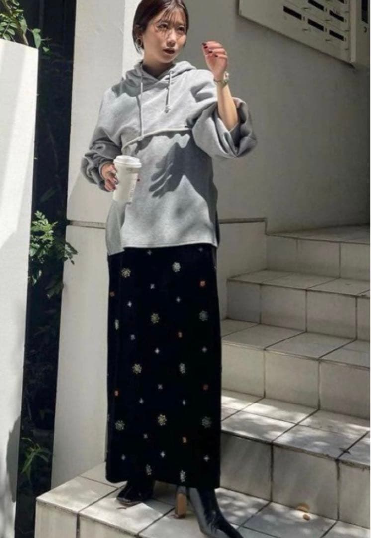 新品 アメリ GLITTER EMBROIDERY VELOUR SKIRT