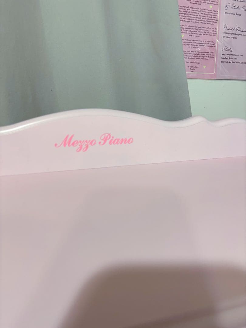 ピンクのハート型ドレッサー