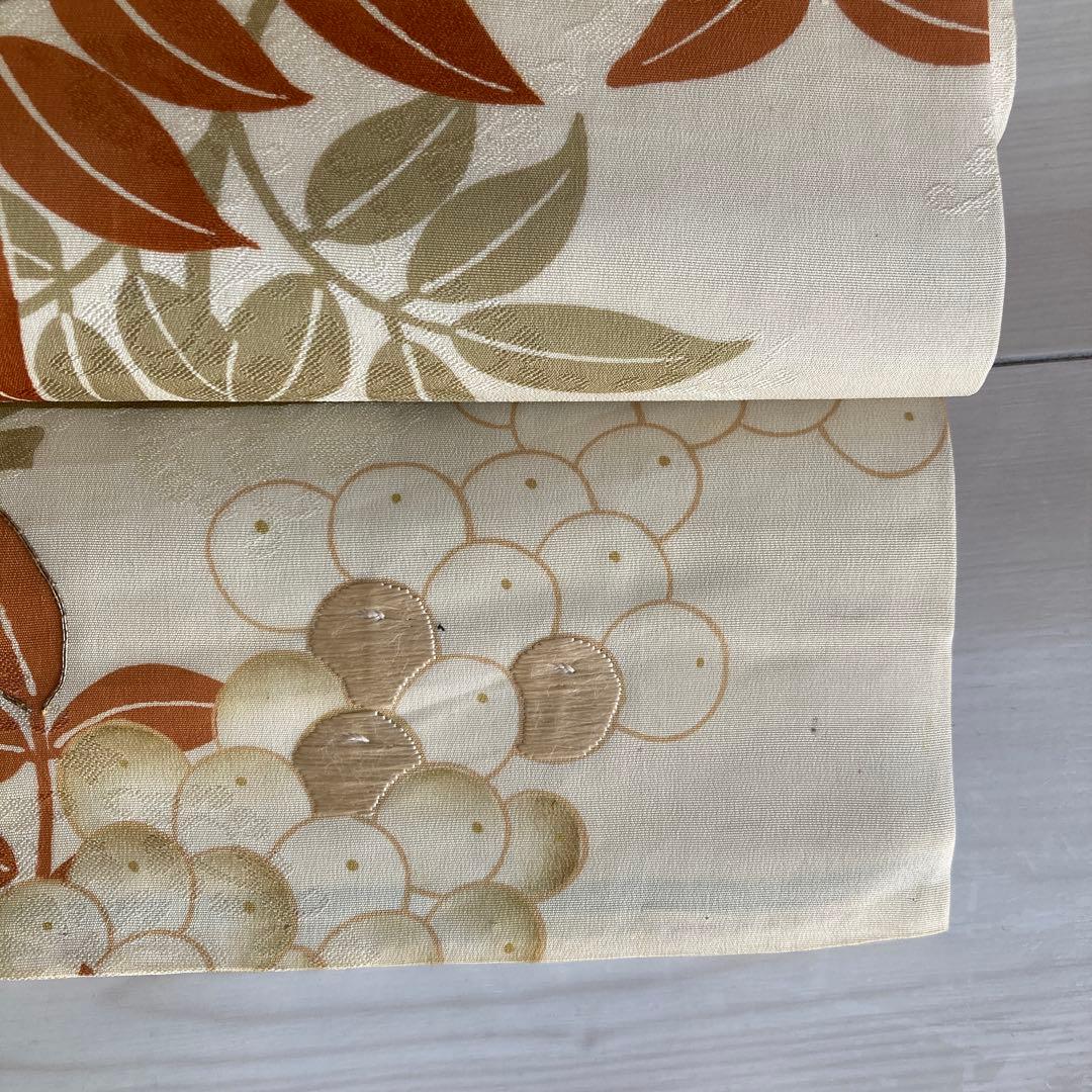 アンティーク丸帯　染めの丸帯　葡萄の刺繍　アイボリー　正絹　No.1-26