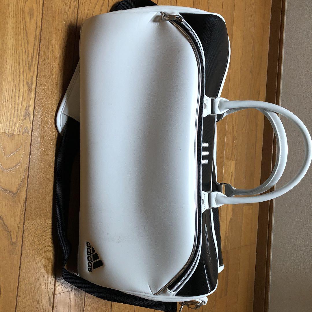 アディダスのゴルフパックです。一度使用です。サイズは50cm×25cm×25cm