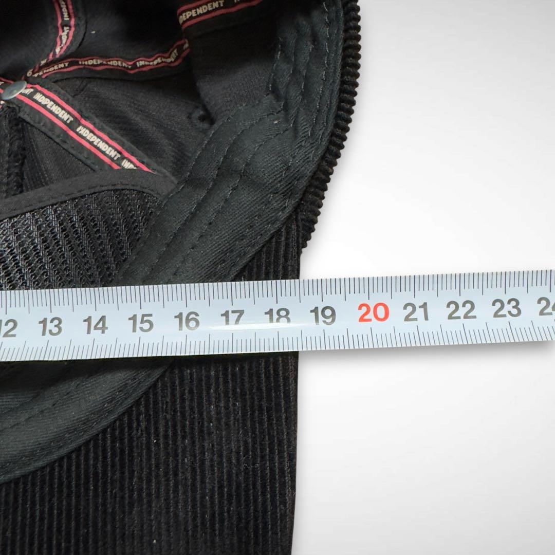 INDEPENDENTブラックコーデュロイキャップ刺繍ロゴスナップバックスケート
