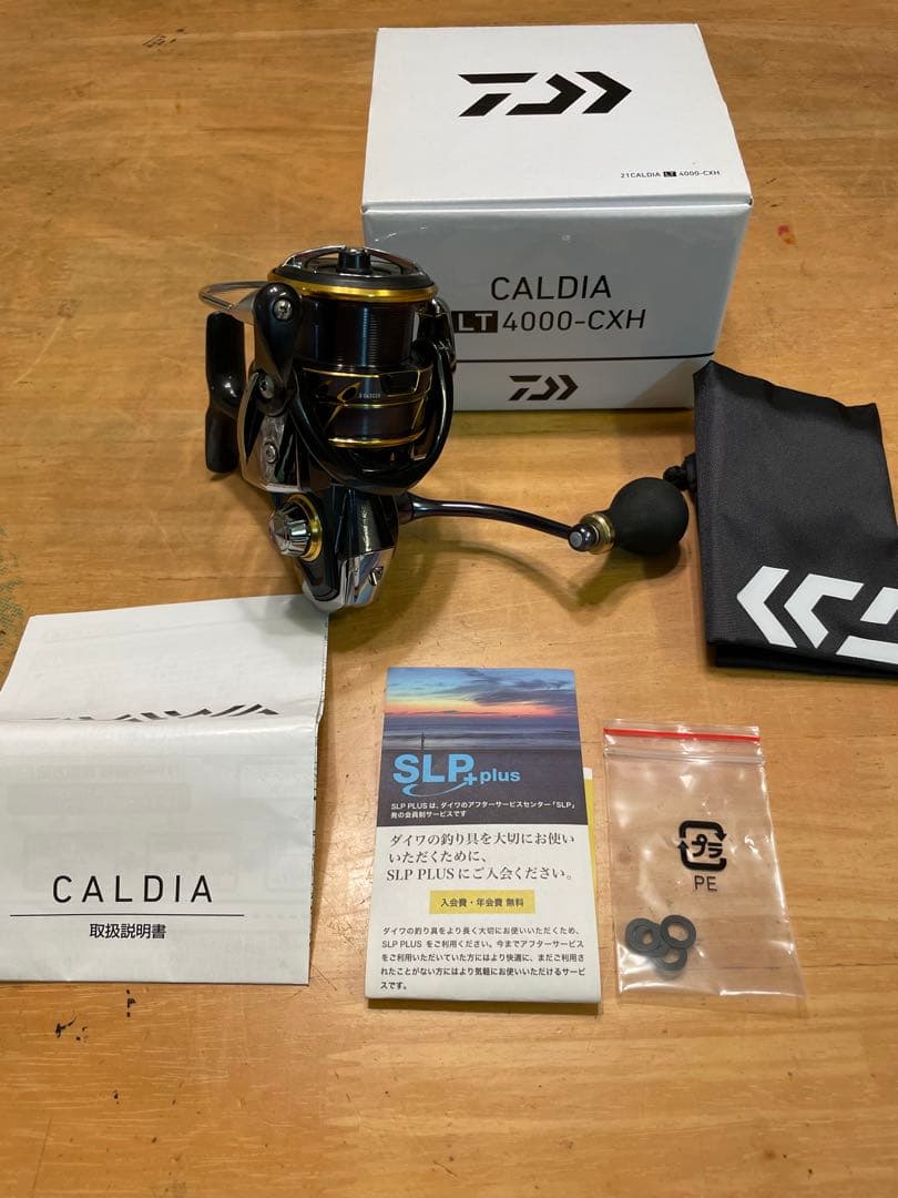 【美品】ダイワ CALDIA 4000-CXH スピニングリール