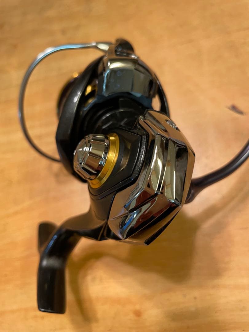 【美品】ダイワ CALDIA 4000-CXH スピニングリール