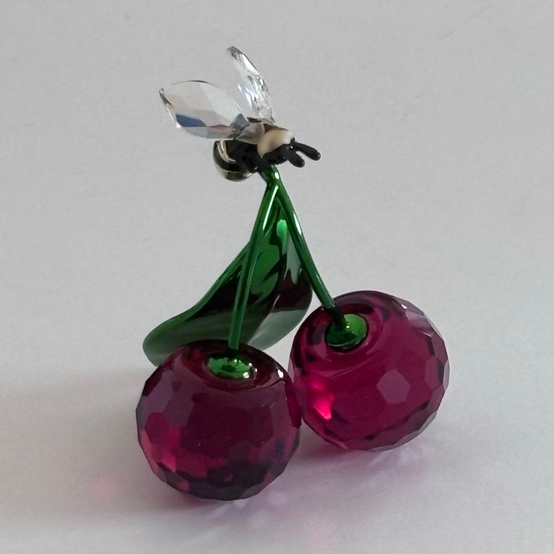 新品未使用」スワロフスキー Idylliaビー＆チェリー - メルカリ