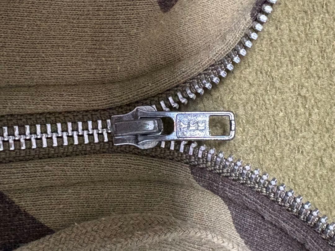 Supreme Small Box ジップパーカー　tig着用