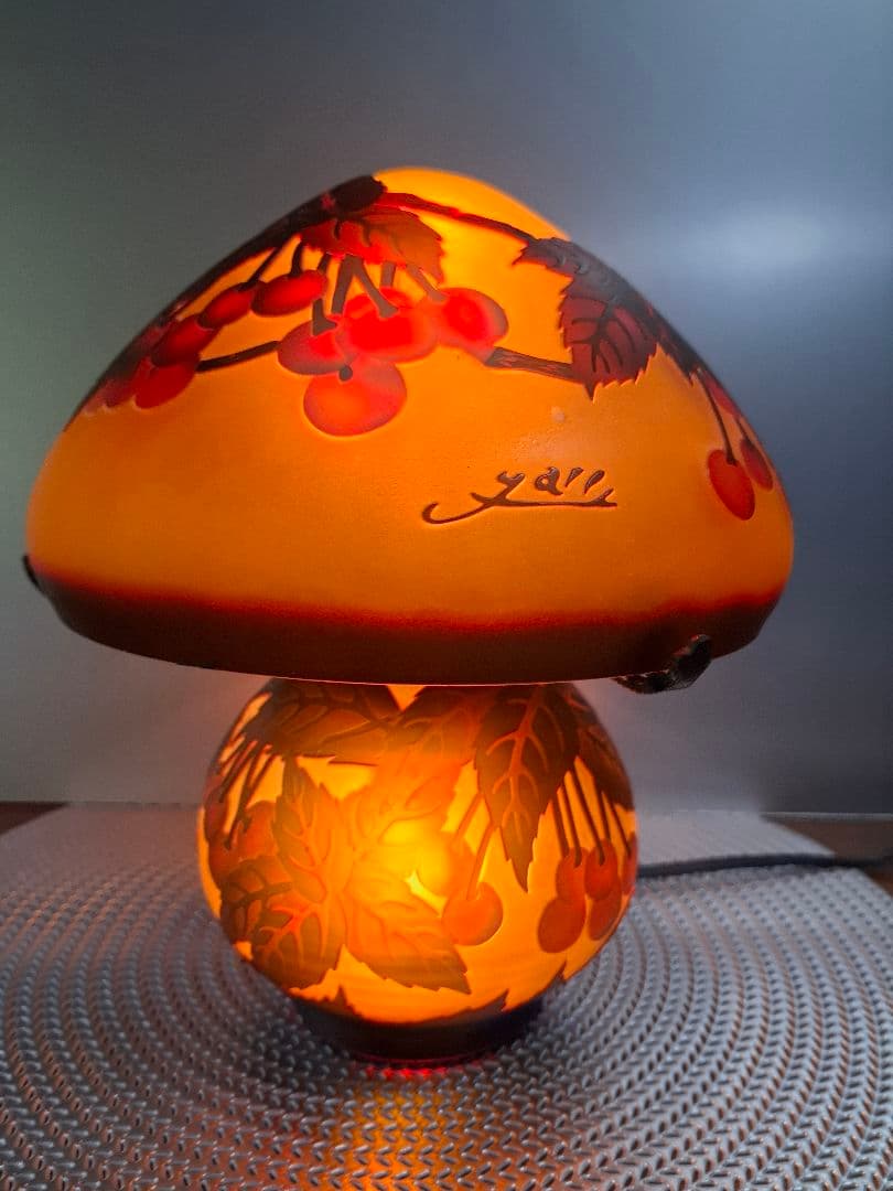 限定セール‼️アンティークガレ風キノコ型 テーブルランプ 被せガラス
