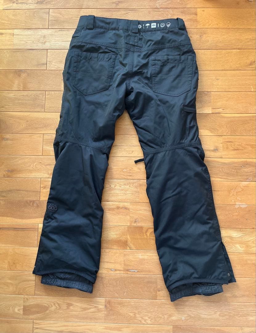 686 シックスエイトシックス　スノーボードウェア　上下セット　M