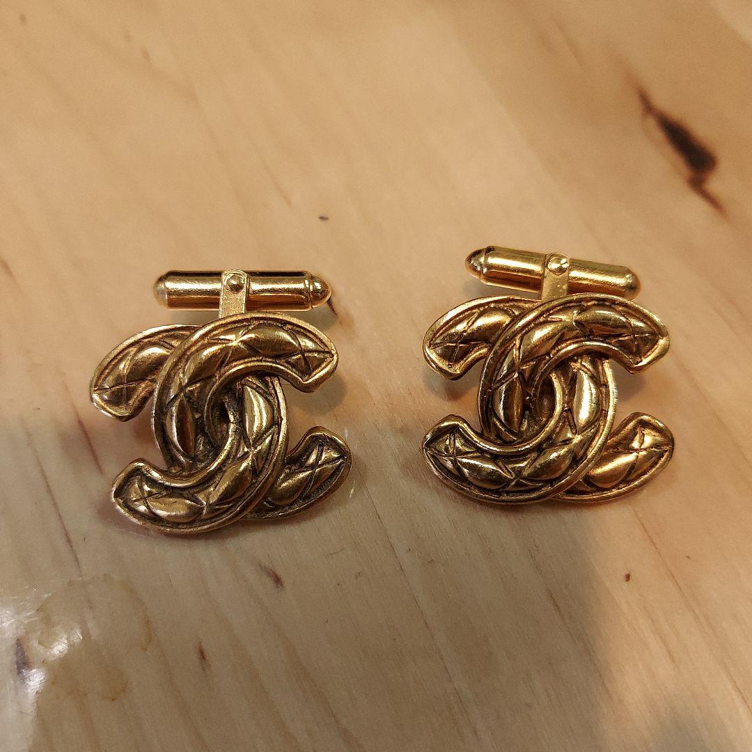 シャネルカフスボタン - メルカリ
