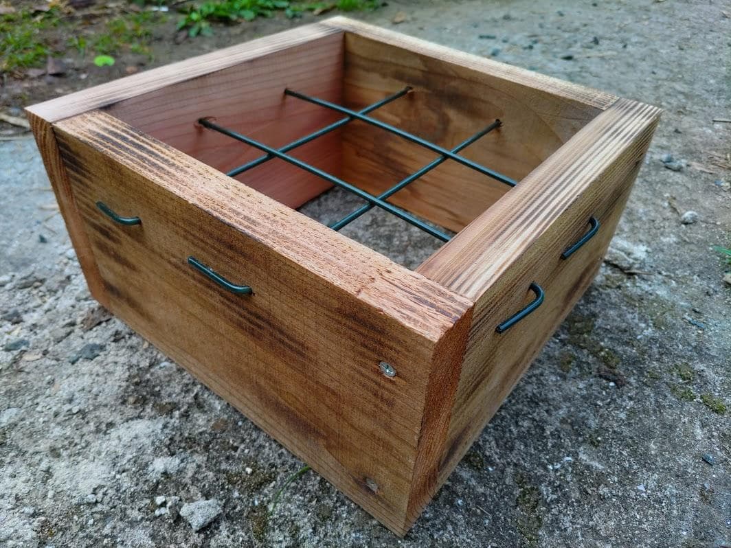 日本蜜蜂 重箱式巣箱4段 スライド底板 付巣門台座 スノコ＋スイスイ