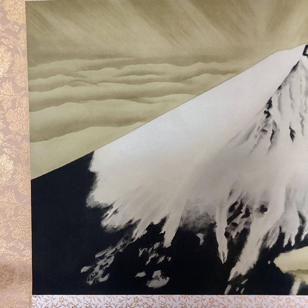 横山大観　限定　絹本掛軸複製画　【　神　國　日　本　】　共箱　　掛軸一幅　193