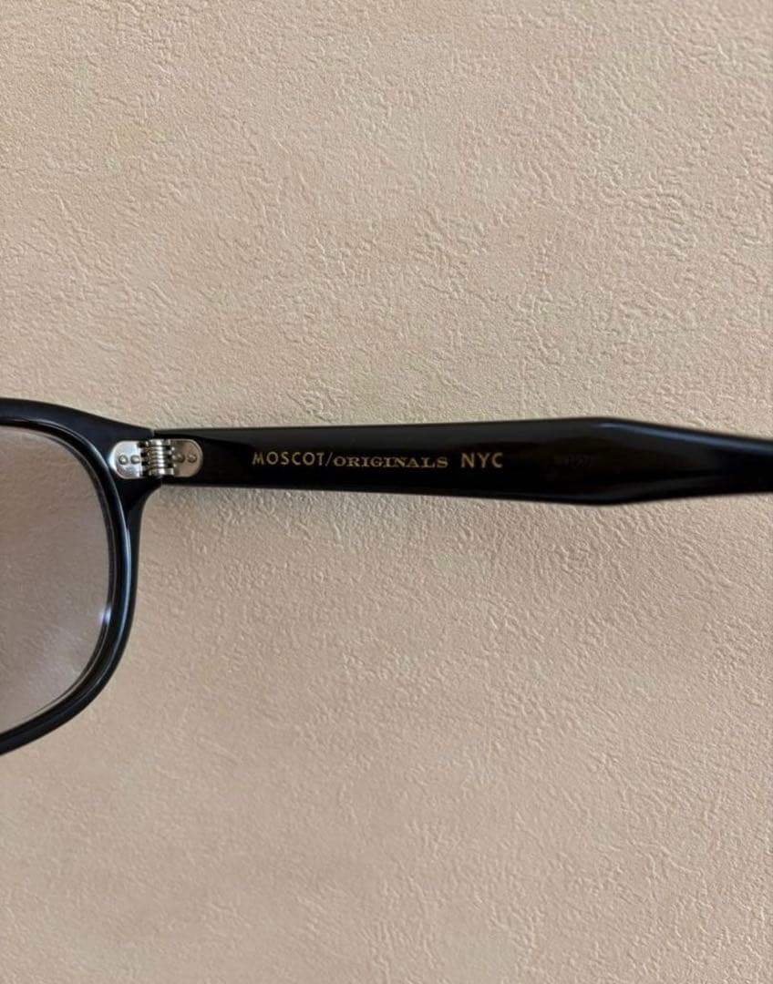 MOSCOT ブラックラウンドサングラス ケース付き