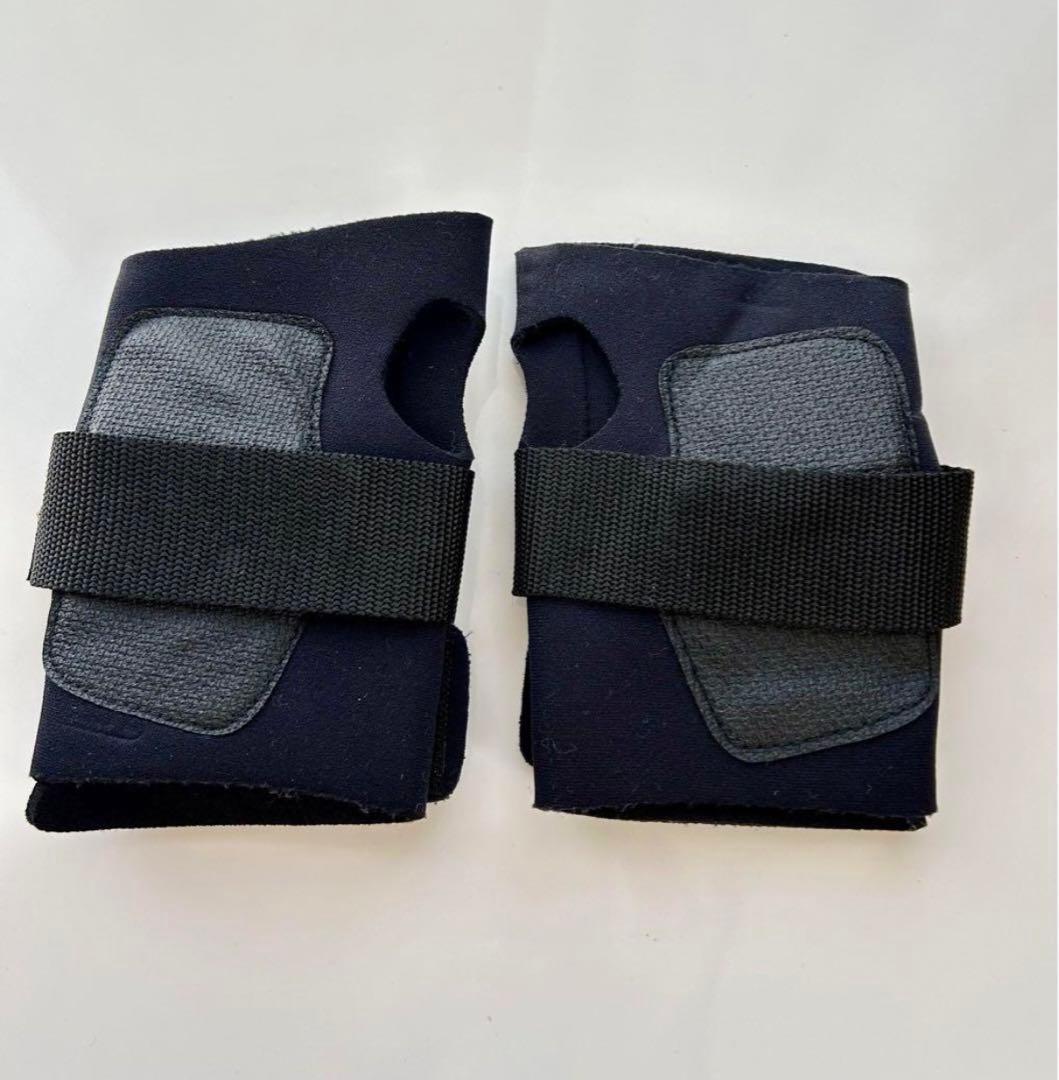 ビンディング付きスノーボード➕手首用プロテクターのセット