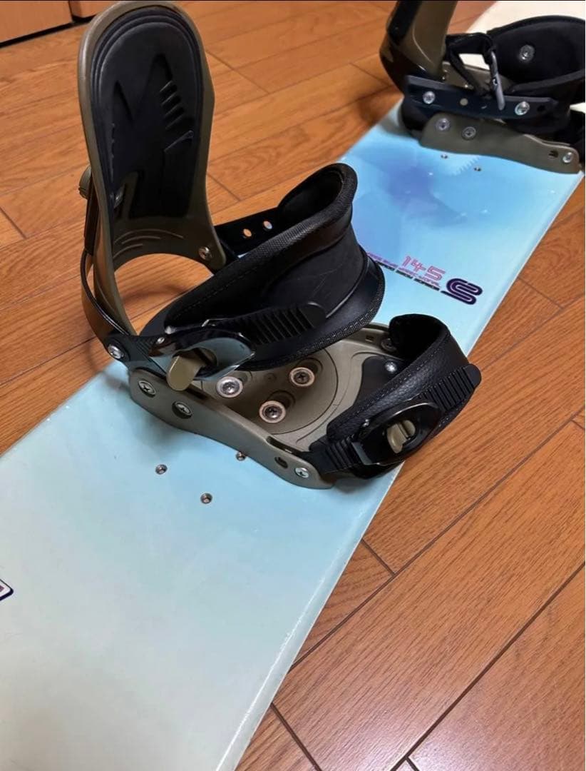 ビンディング付きスノーボード➕手首用プロテクターのセット
