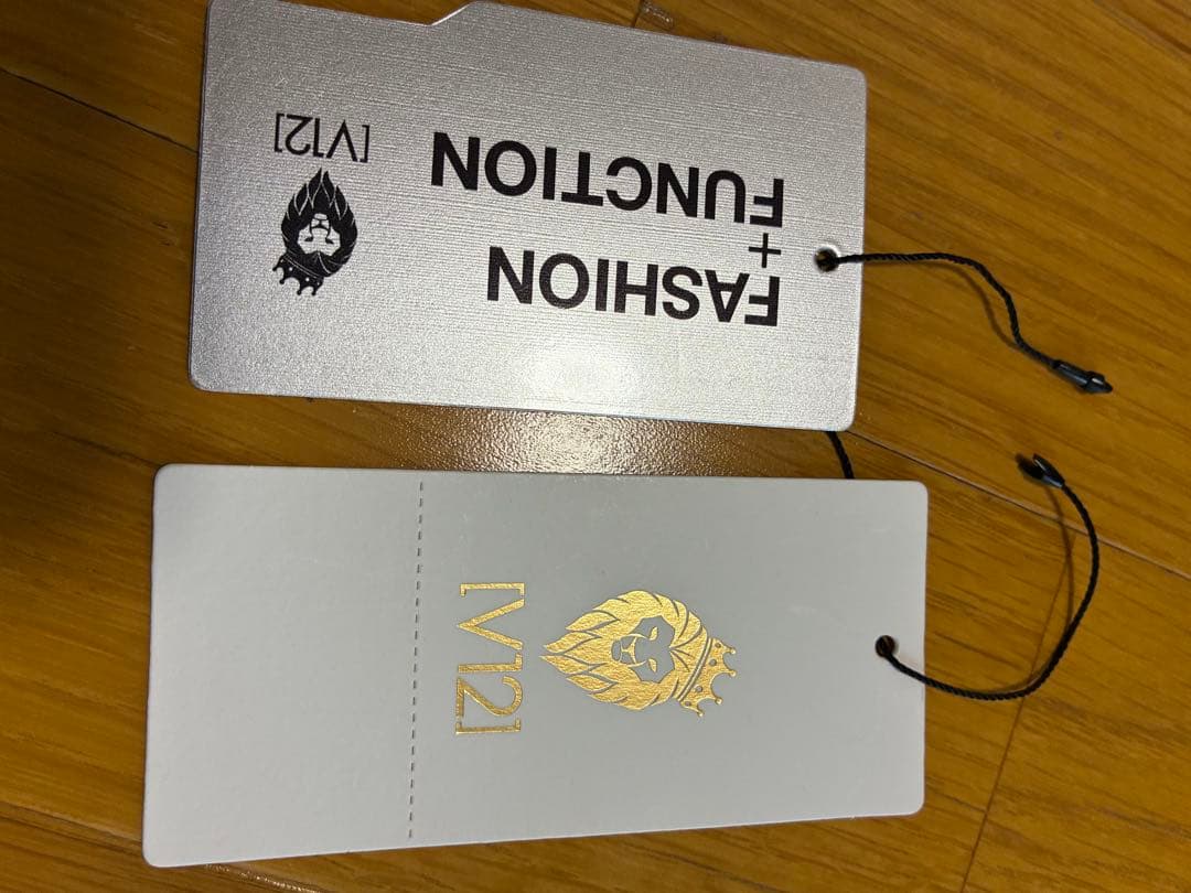 V12（ヴィトゥエルヴ) WIDY MOCK /モックネックM 赤　未使用