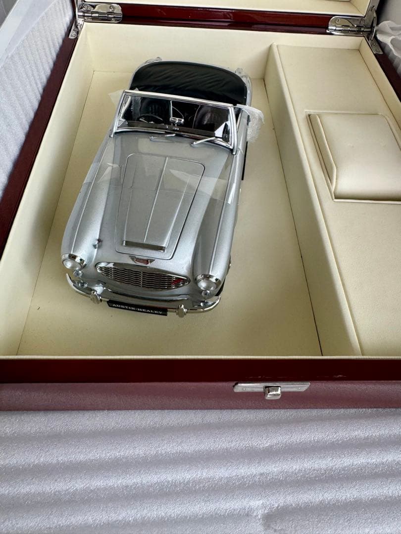 フレデリック・コンスタント × オースティン・ヒーレー モデルカー