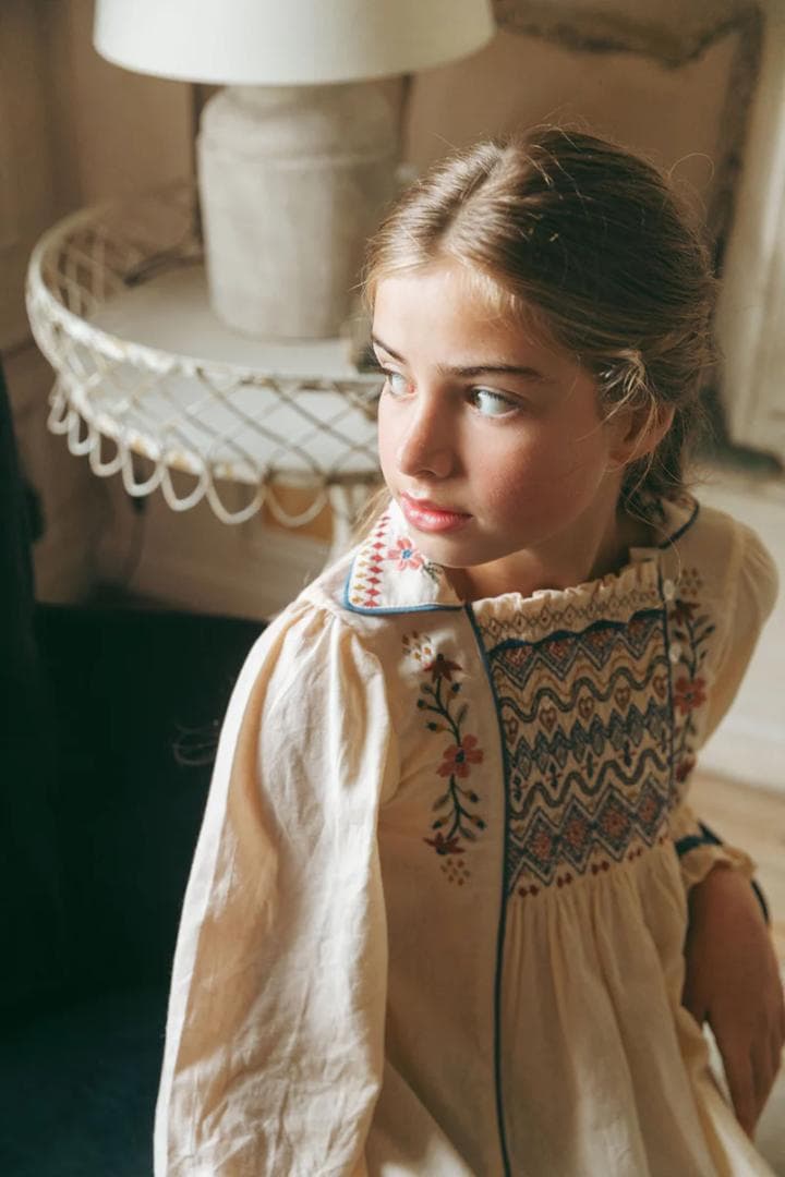 25AW新作未使用タグ付き★ Lali Kids エンブロイダリーワンピ 8Y