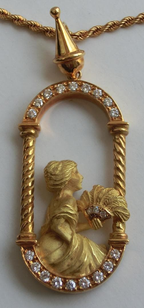 ペンダント乙女像