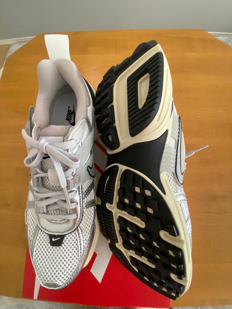 【NIKE/ナイキ】ウィメンズ V2K ラン　24.5㎝