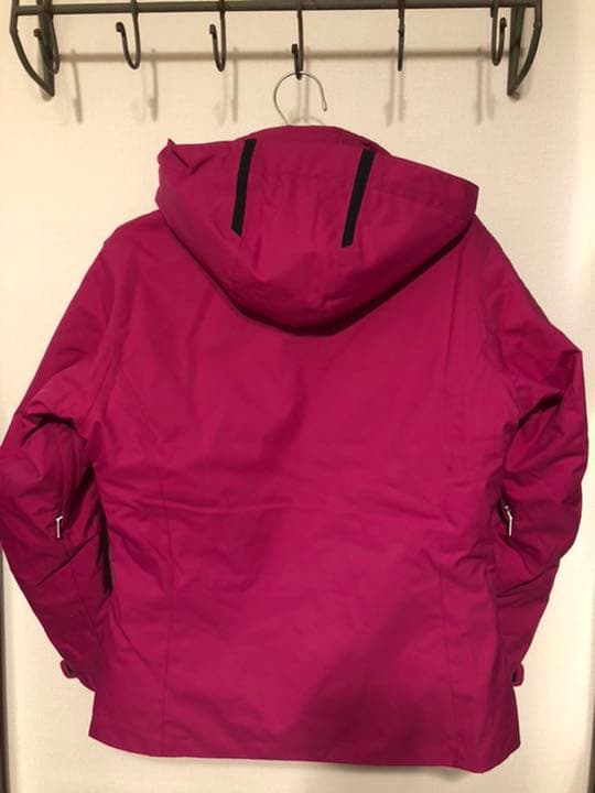 DESCENTEのスノーボードジャケット