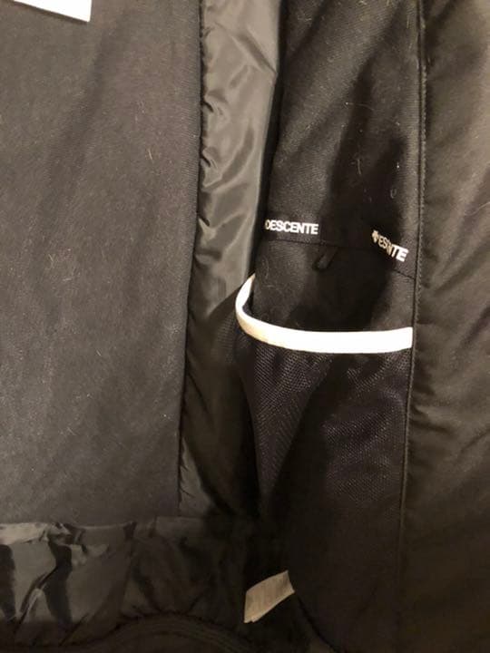 DESCENTEのスノーボードジャケット