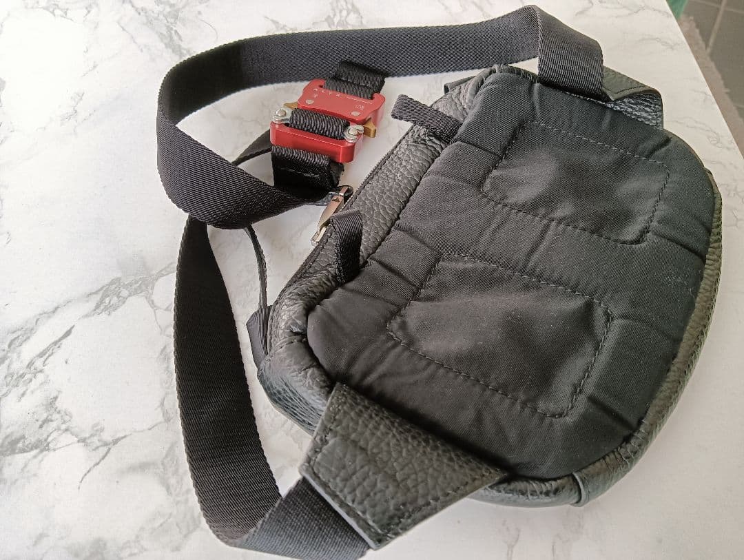 お値打ち最終処分価格 ALYX ボディバック ベルトバック