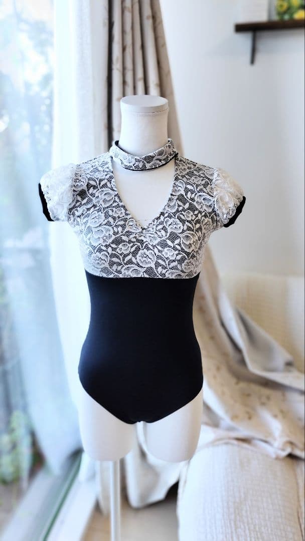 黒に白のチューリップ花レースがゴージャスなチョーカー娘役レオタードS～Mサイズ