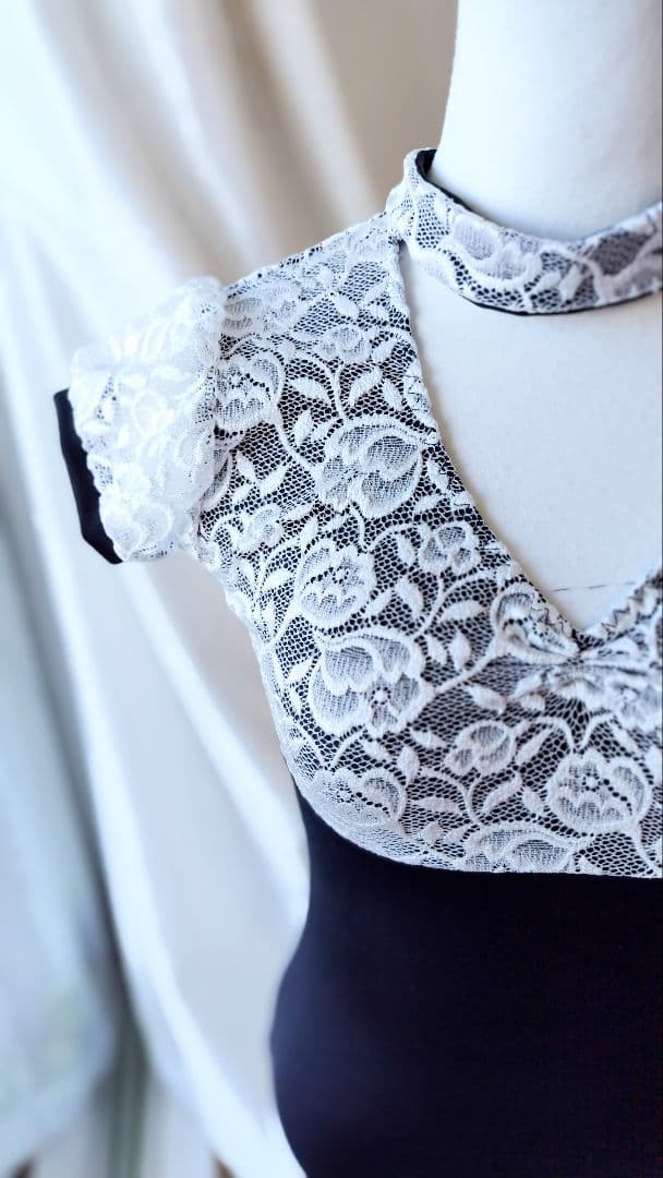 黒に白のチューリップ花レースがゴージャスなチョーカー娘役レオタードS～Mサイズ