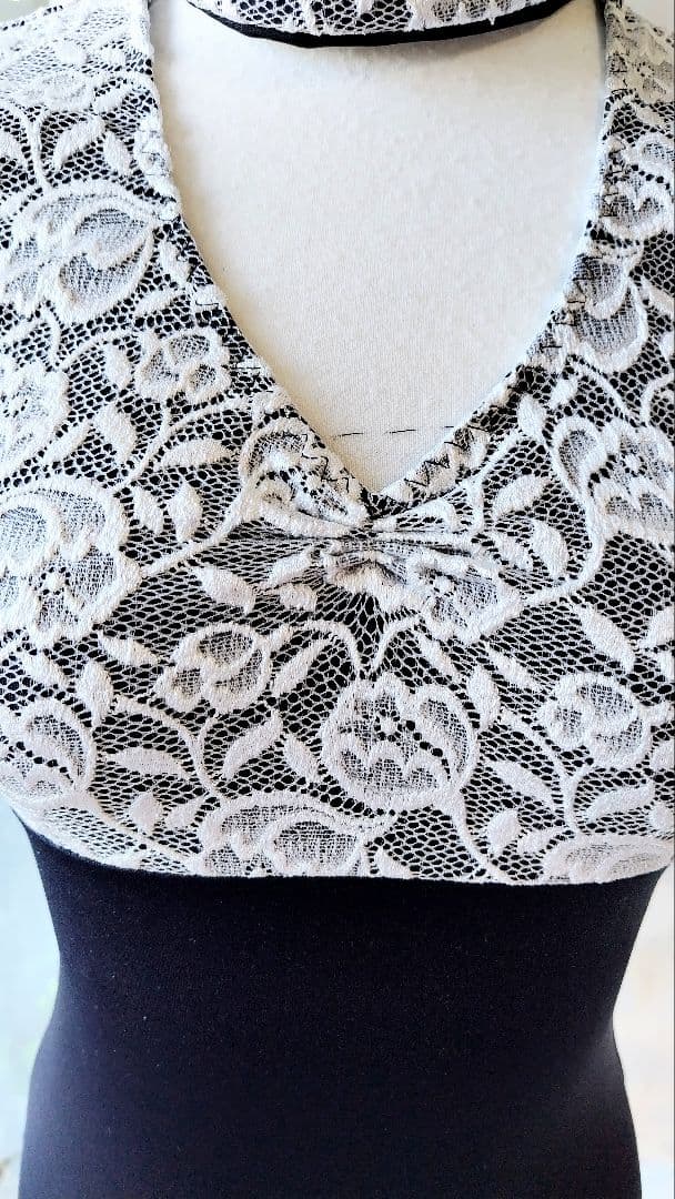 黒に白のチューリップ花レースがゴージャスなチョーカー娘役レオタードS～Mサイズ