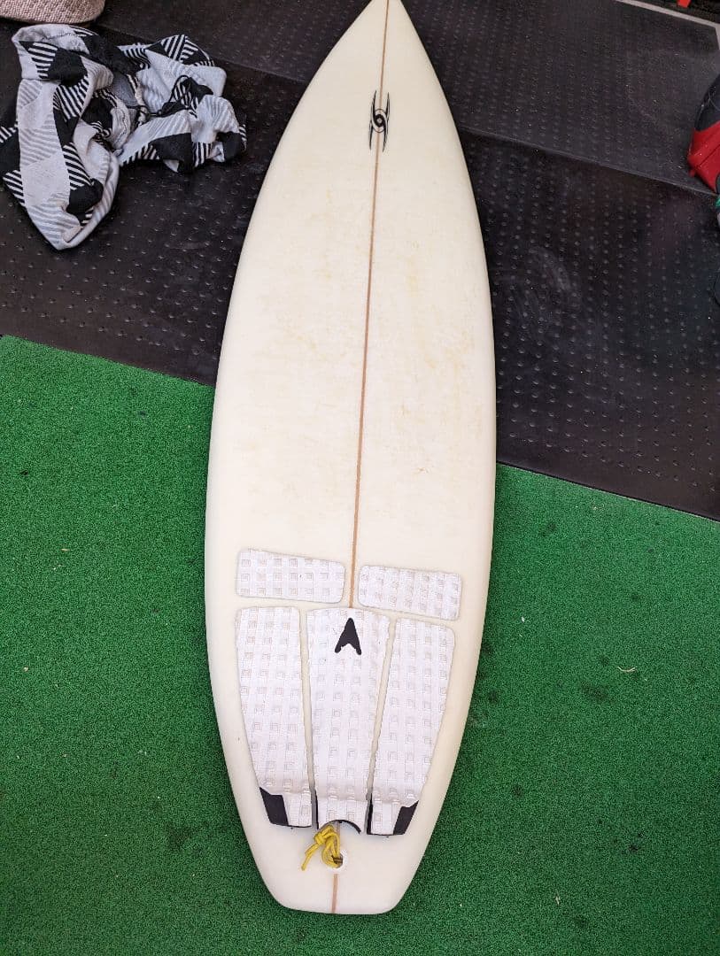 DEAN clearlysurfboard eps6,6/20重めレールシャープ