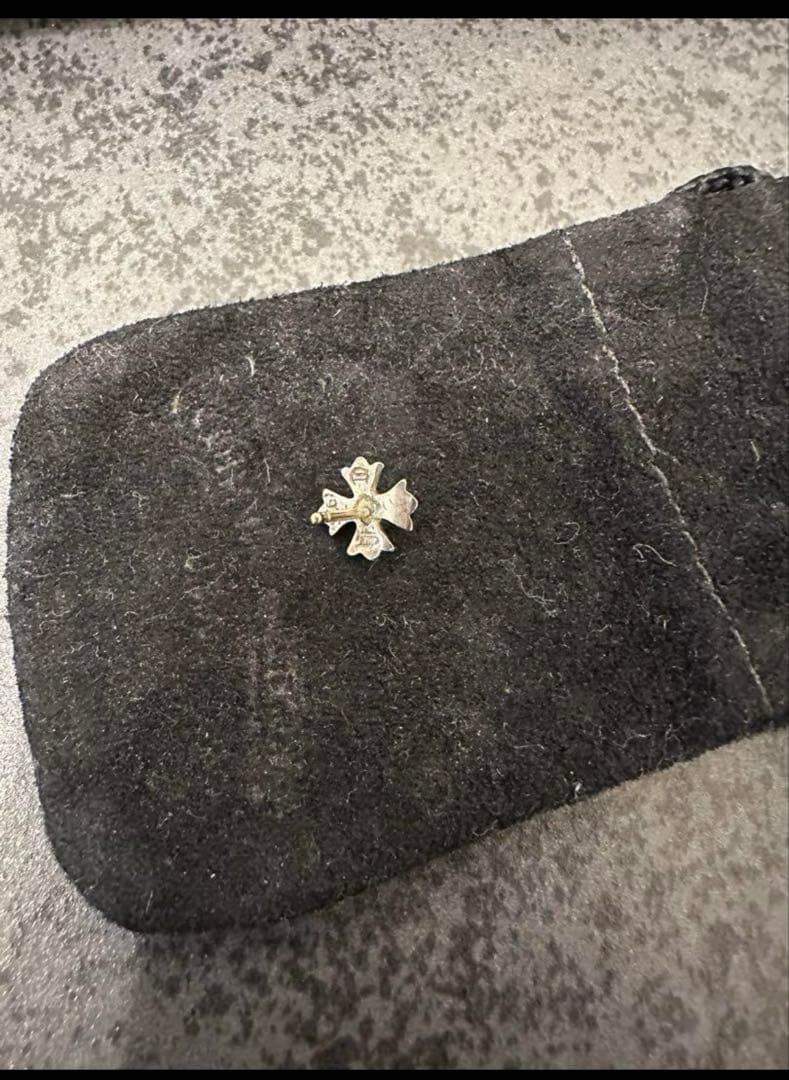 Chrome Hearts クロスデザインピアス